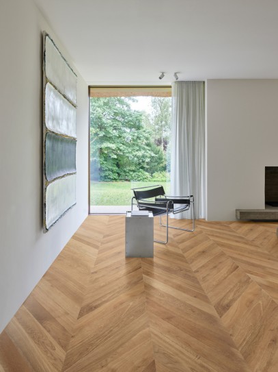 Dimljen lakiran hrastov chevron parket HONFLEUR