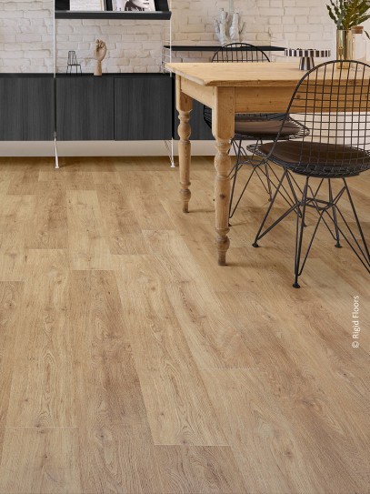 Vinil SPC klik natur hrast blagi rustik AREZZO v prostoru