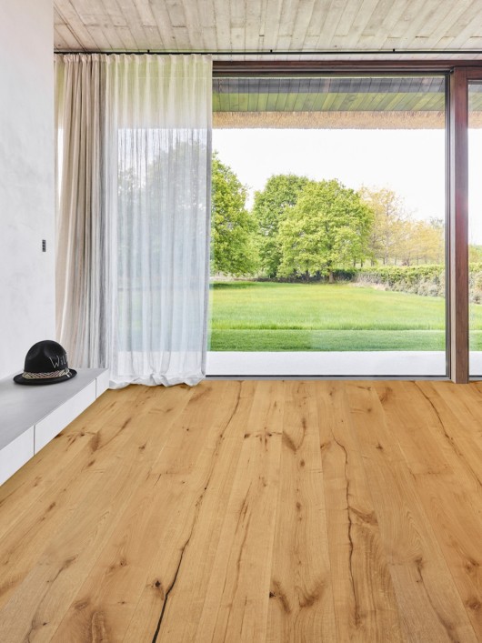 Oljen hrastov super rustik parket CHAMONIX v prostoru