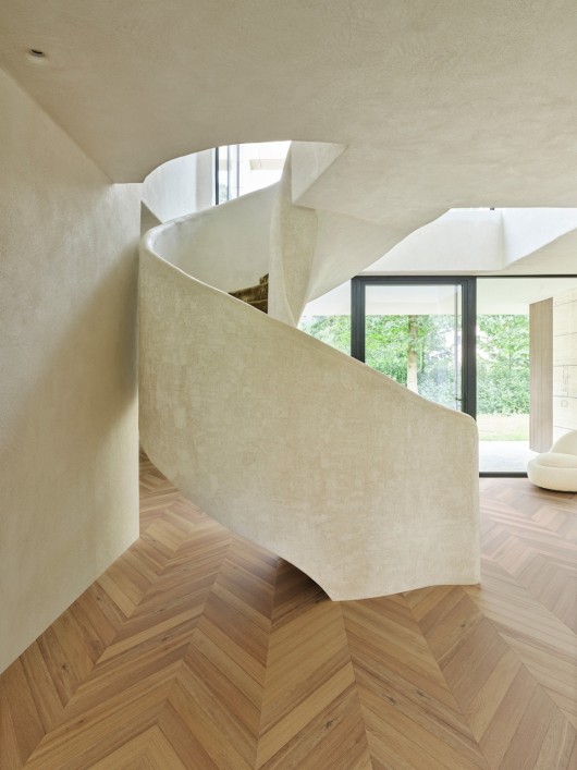 Mat lakiran hrastov chevron parket ORVIETO