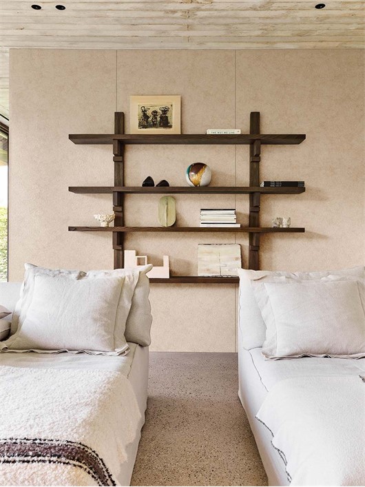 Tocca Legno PET stenski paneli UNI BEIGE v spalnici